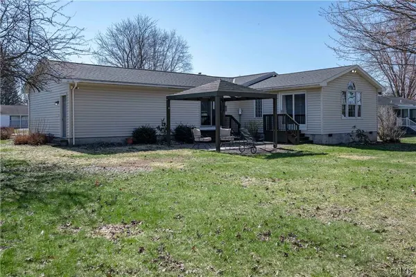 5875 Columbus DR, Marcy, NY 13403