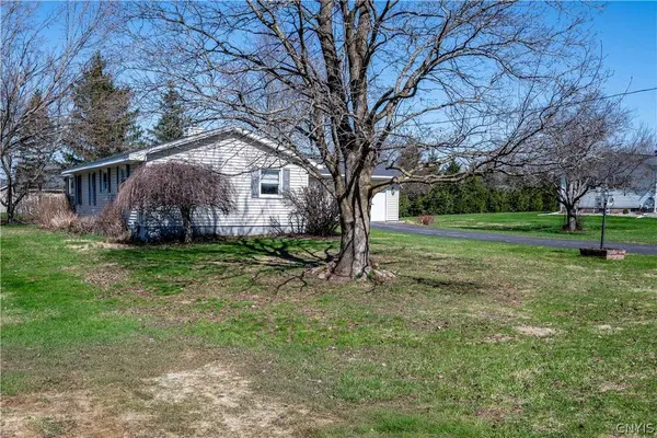 5875 Columbus DR, Marcy, NY 13403