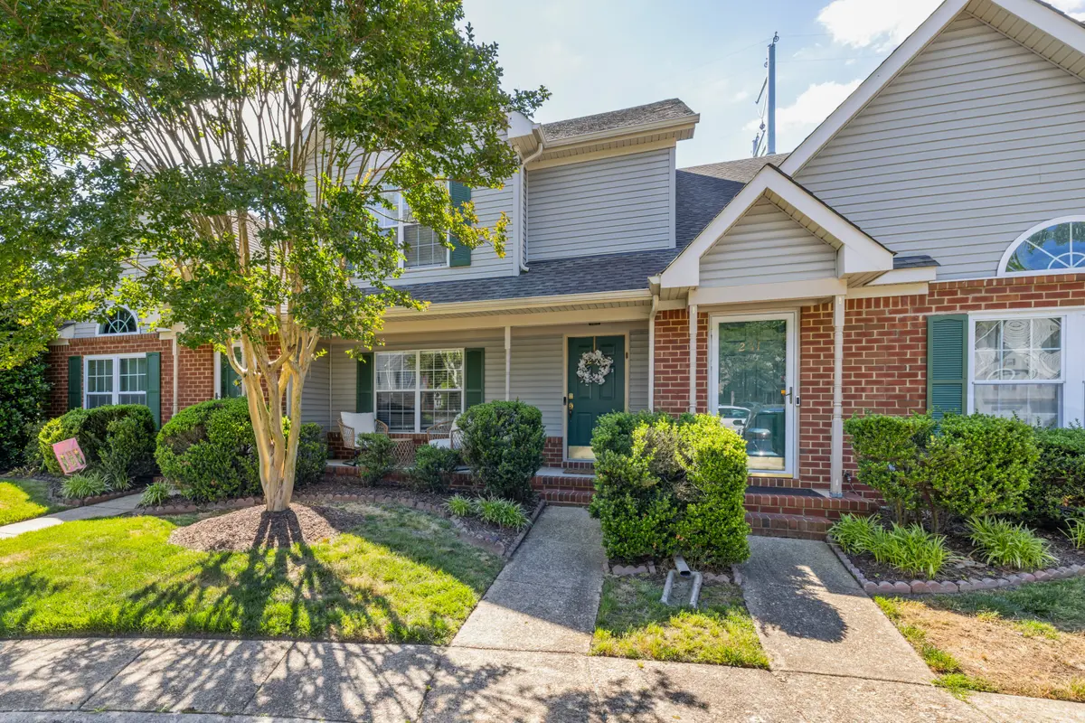253 N Hill Ln, Chesapeake, VA 23322-4231