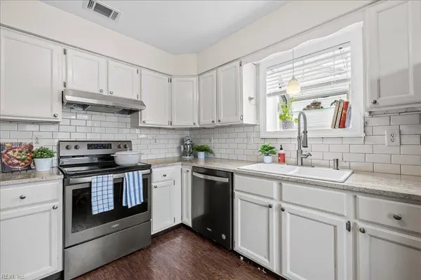 1852 Haviland DR, Virginia Beach, VA 23454
