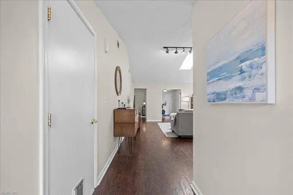 1852 Haviland DR, Virginia Beach, VA 23454