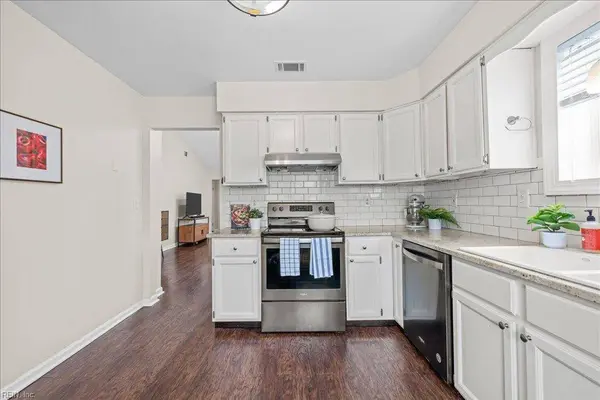 1852 Haviland DR, Virginia Beach, VA 23454