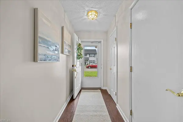 1852 Haviland DR, Virginia Beach, VA 23454