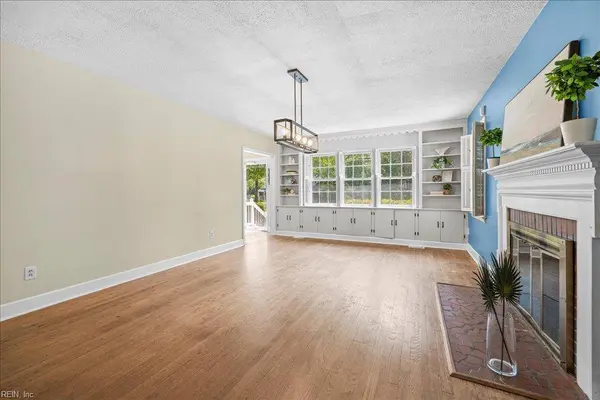4104 Thalia DR, Virginia Beach, VA 23452