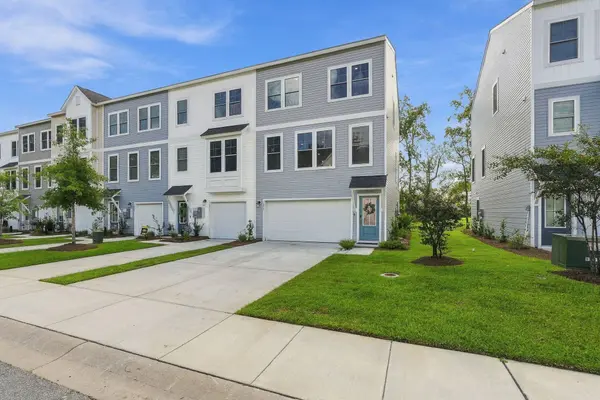 1013 Pettiford Pl, Hanahan, SC 29410