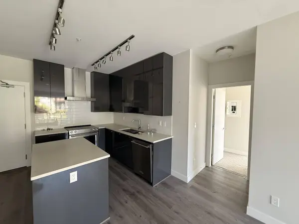 1768 Gilmore AVE #101, Burnaby, BC V5C 0L4