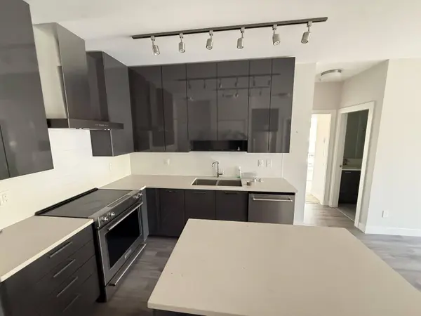 1768 Gilmore AVE #101, Burnaby, BC V5C 0L4
