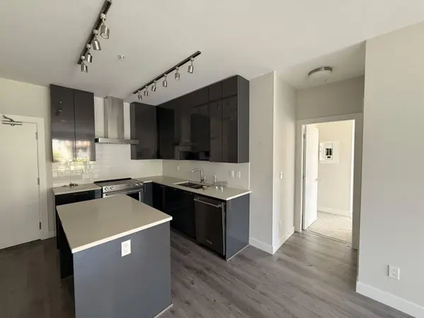 1768 Gilmore AVE #101, Burnaby, BC V5C 0L4