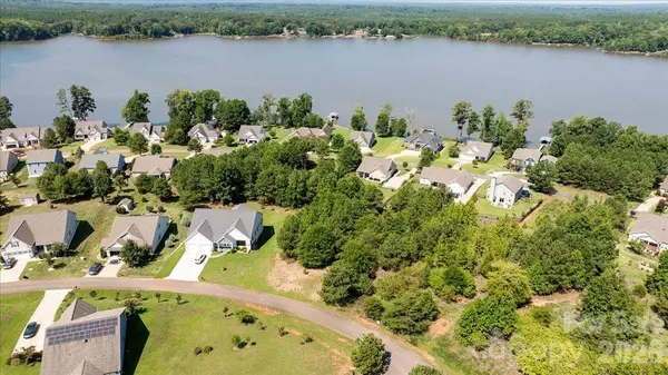 11222 Island View LN, Lancaster, SC 29720