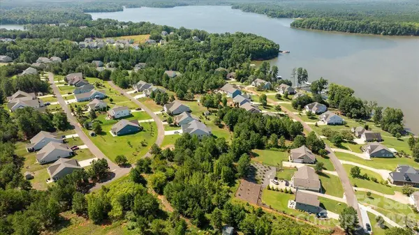 11222 Island View LN, Lancaster, SC 29720