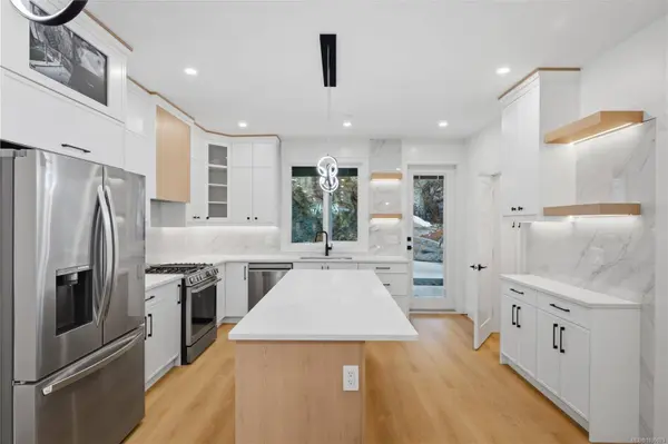 2090 Kingbird Dr, Langford, BC V9B 0E7