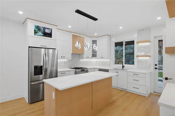 2090 Kingbird Dr, Langford, BC V9B 0E7