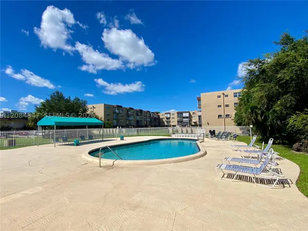 1200 Tallwood Ave #102, Hollywood, FL 33021