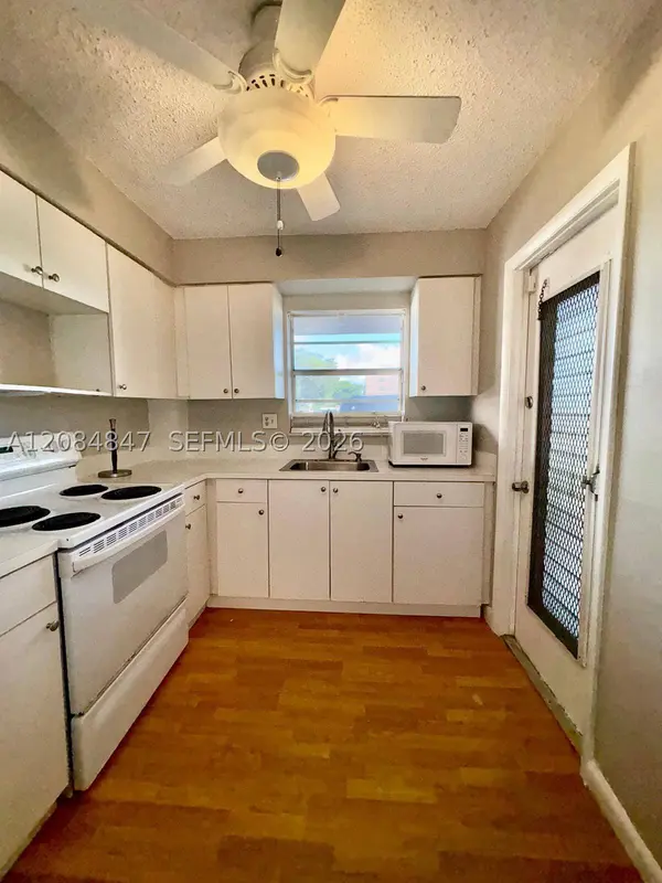 1200 Tallwood Ave #102, Hollywood, FL 33021