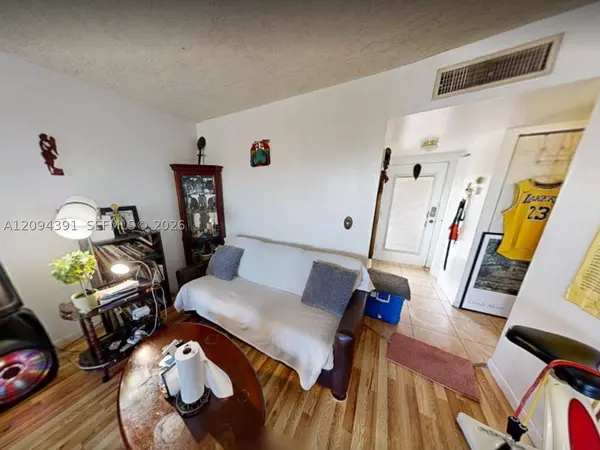 2841 Somerset Dr #307, Lauderdale Lakes, FL 33311