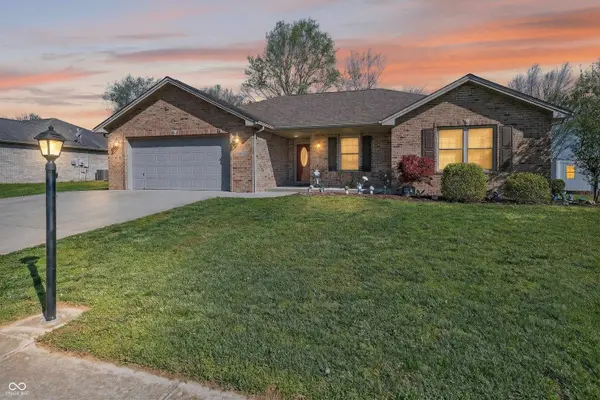 1839 Richards DR, Seymour, IN 47274