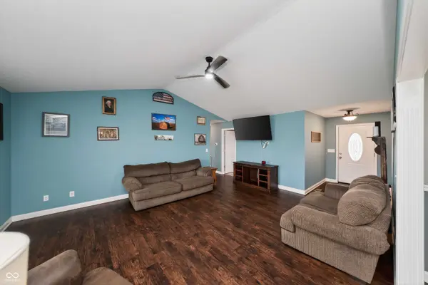 1839 Richards DR, Seymour, IN 47274