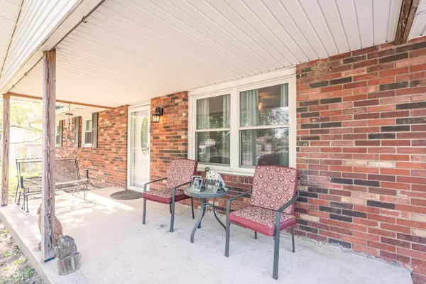 618 Holiday DR, Seymour, IN 47274