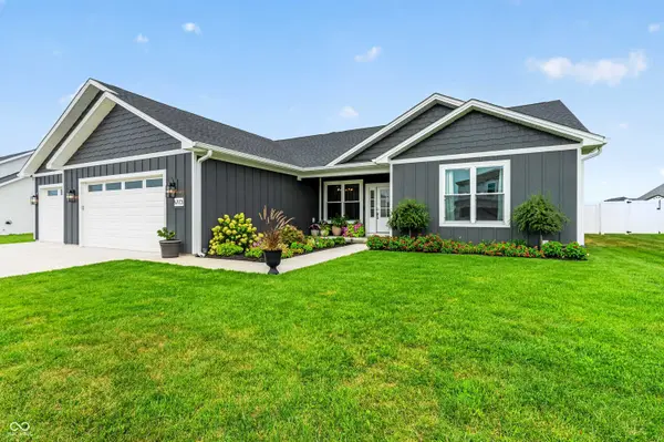 6773 Redbud LN, Seymour, IN 47274