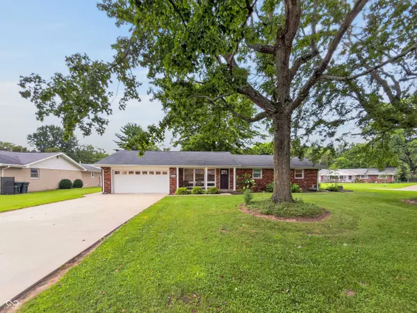 819 Greenbriar DR, Seymour, IN 47274