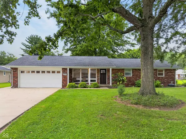 819 Greenbriar DR, Seymour, IN 47274
