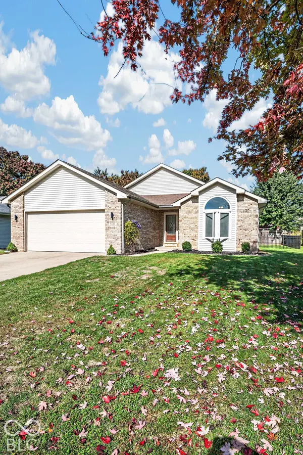 5886 Regency DR, Columbus, IN 47203