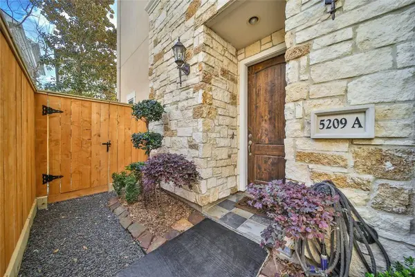 5209 Gibson ST #A, Houston, TX 77007