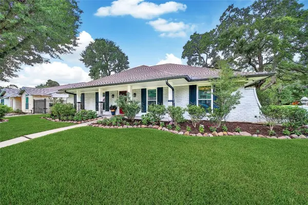 963 Thornton RD, Houston, TX 77018