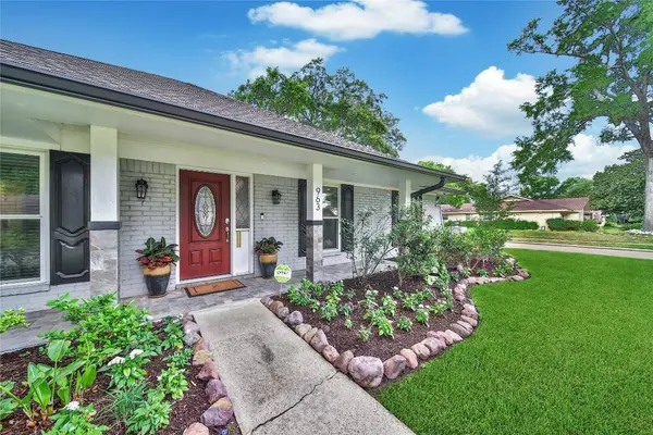 963 Thornton RD, Houston, TX 77018