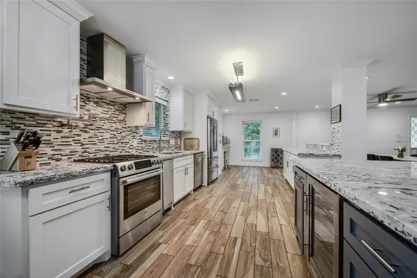 963 Thornton RD, Houston, TX 77018