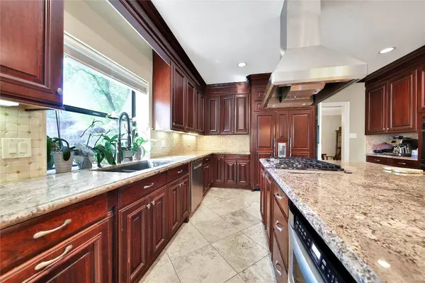 248 Bryn Mawr CIR, Hunters Creek Village, TX 77024