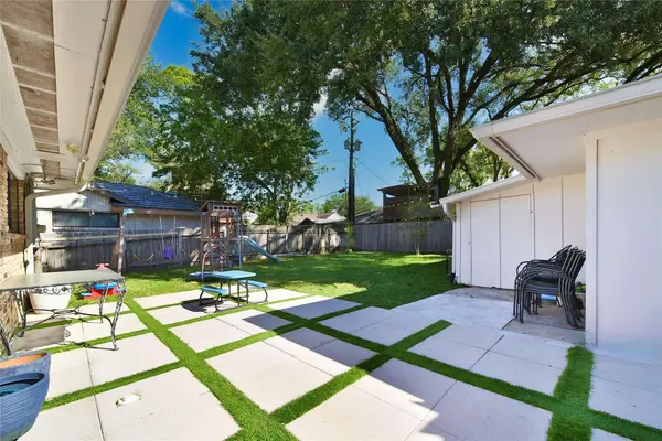 4402 Fallbrook DR, Houston, TX 77018