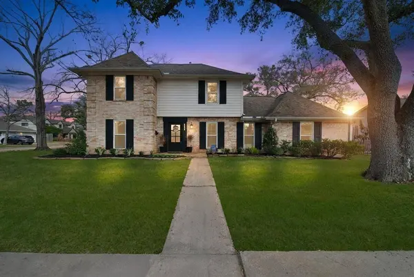 1018 Candlelight LN, Houston, TX 77018