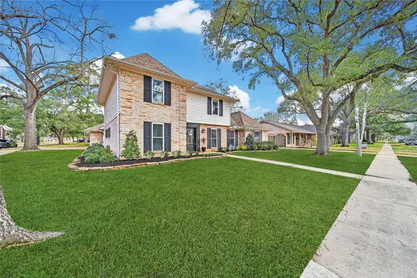 1018 Candlelight LN, Houston, TX 77018