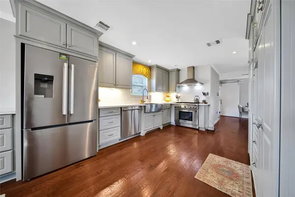 1018 Candlelight LN, Houston, TX 77018
