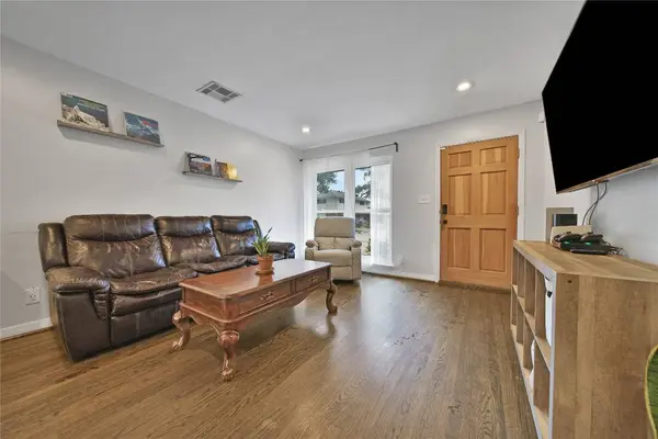 11218 Cliffwood DR, Houston, TX 77035