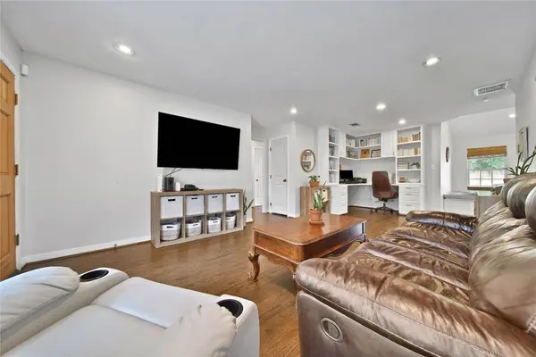 11218 Cliffwood DR, Houston, TX 77035