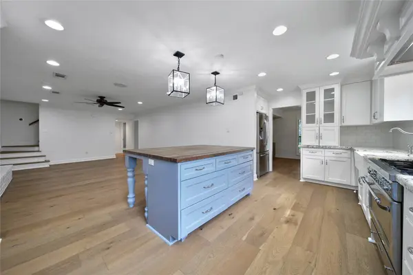 1034 Thornton RD, Houston, TX 77018