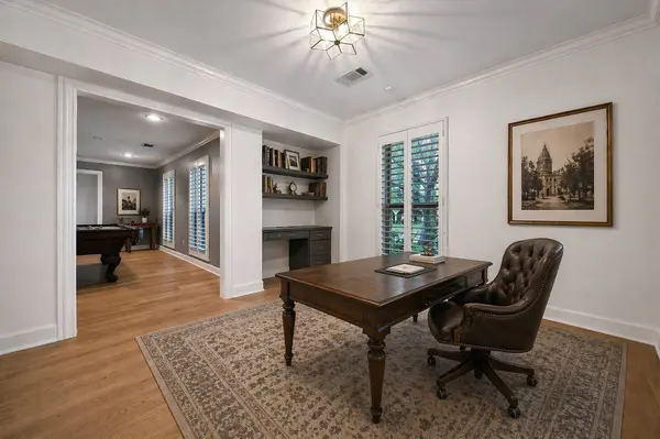 1034 Thornton RD, Houston, TX 77018