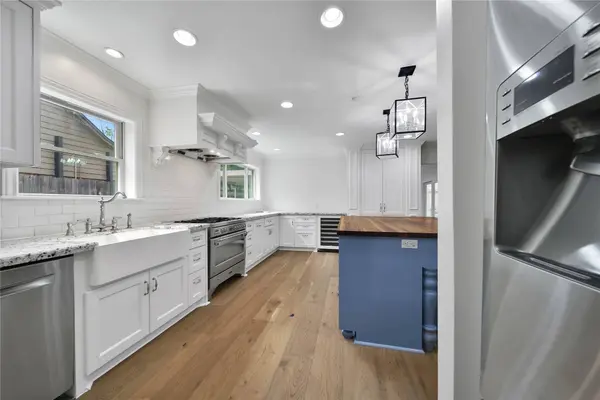 1034 Thornton RD, Houston, TX 77018