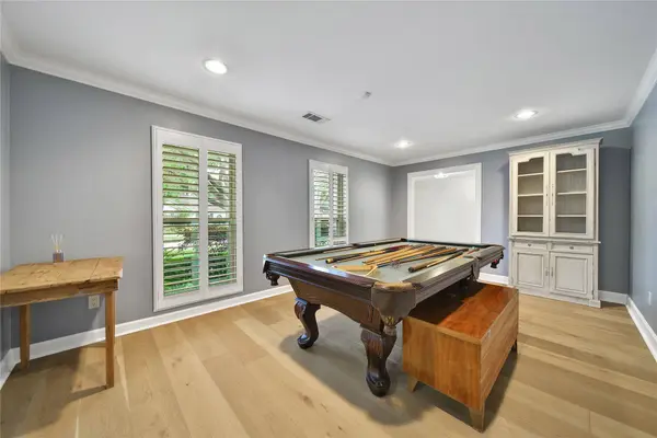 1034 Thornton RD, Houston, TX 77018