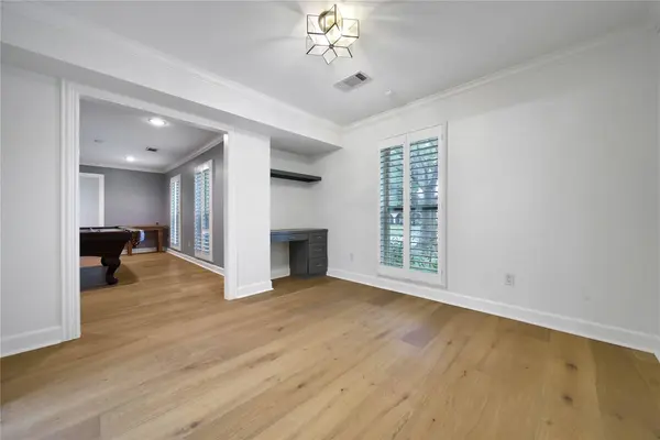 1034 Thornton RD, Houston, TX 77018