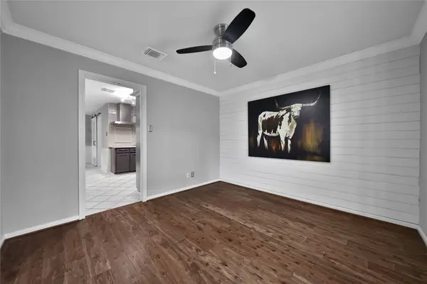 10915 Holly Springs DR, Houston, TX 77042