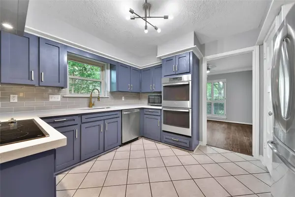 10915 Holly Springs DR, Houston, TX 77042