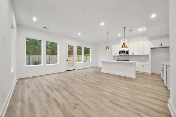 7625 Inwood Grove LN, Houston, TX 77088