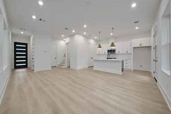 7620 Inwood Hills LN, Houston, TX 77088