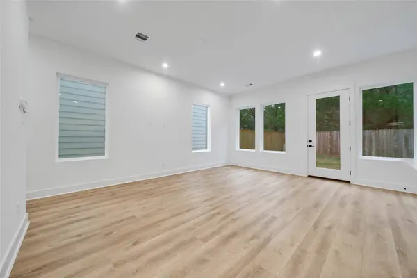 7625 Inwood Grove LN, Houston, TX 77088