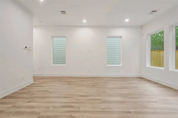 7625 Inwood Grove LN, Houston, TX 77088