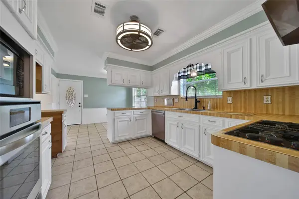 4902 Dunsmere ST, Houston, TX 77018
