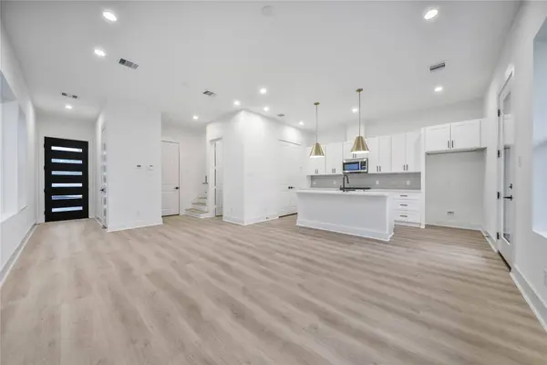7705 Inwood Grove LN, Houston, TX 77088